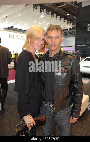 Paul Belmondo und seine Frau Luana nahmen an der Vorstellung des Pariser Automobilsalon 2008, bekannt als "Mondial de l'Automobile", Teil, der am 2. Oktober 2008 in Paris, Frankreich, stattfand. Foto von Ammar Abd Rabbo/ABACAPRESS.COM Stockfoto