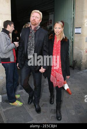 Boris Becker und seine Freundin Model Sandy Meyer Woelden bei der Talbot Runhof Spring Summer 2009 Ready-to-wear Kollektion Show am 4. Oktober 2008 in Paris, Frankreich. Foto von Denis Guignebourg/ABACAPRESS.COM Stockfoto