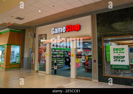 Der GameStop-Shop in der Susquehanna Valley Mall.eine Online-Gruppe schickte Aktienkurse von GameStop (GME) und AMC Entertainment Holdings Inc. (AMC) in einem Versuch, Short-Verkäufer zu quetschen. Stockfoto