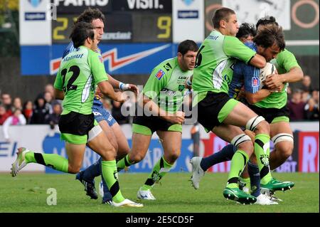 Stade Francais' Juan Martin Hernandez und Montauban's Yannick Caballero während des französischen Top 14 Rugby-Spiels Stade Francais gegen Montauban im Jean Bouin Stadion in Paris, Frankreich am 4. Oktober 2008. Stade Francais gewann 34-16. Foto von Stephane Reix/ABACAPRESS.COM Stockfoto