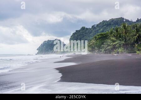 Schwarzer Sandstrand, Playa Hermosa, Costa rica, Mittelamerika 2015 Stockfoto
