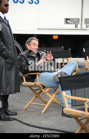 Schauspieler Eric Braeden während der Dreharbeiten zu Szenen für die US-Fernsehserie "The Young and the Restless" (Les feux de l'Amour) in den Straßen von Paris, Frankreich am 8. Oktober 2008. Foto von Denis Guignebourg/ABACAPRESS.COM Stockfoto