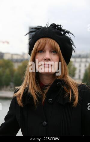 Schauspielerin Michelle Stafford während der Dreharbeiten zu Szenen für die US-Fernsehserie "die jungen und die unruhige" (Les feux de l'Amour) in den Straßen von Paris, Frankreich am 8. Oktober 2008. Foto von Denis Guignebourg/ABACAPRESS.COM Stockfoto