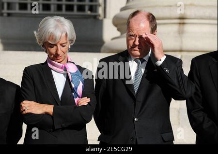 Die französische Finanzministerin Christine Lagarde und der deutsche Finanzminister Peer Steinbrück treten am 10. Oktober 2008 vor dem Finanzministerium in Washington, DC, USA auf. Foto von Olivier Douliery/ABACAPRESS.COM Stockfoto