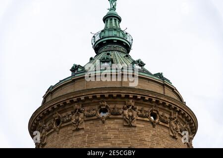 Wasserturm Wahrzeichen, Wasserturm in Mannheim, Baden-Württemberg, Deutschland an einem bewölkten Tag Stockfoto