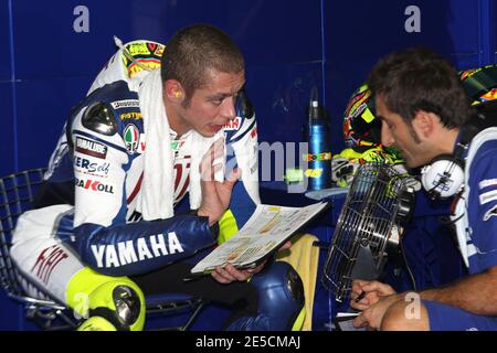 Italiens Valentino Rossi von Fiat/Yamaha während einer Trainingseinheit auf dem Sepang International Circuit in der Nähe von Kuala Lumpur, Malaysia am 17. Oktober 2008. Der große Preis von Malaysia findet am Sonntag statt. Foto von Malkon/Cameleon/ABACAPRESS.COM Stockfoto