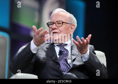 Warren Buffett, Chairman und CEO von Berkshire Hathaway Inc, nimmt an der Women's Conference 2008 Teil, die am 22. Oktober 2008 im Long Beach Convention Center in Los Angeles, CA, USA, stattfand. Foto von Lionel Hahn/ABACAPRESS.COM Stockfoto