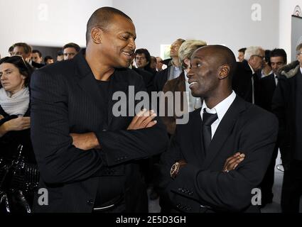 Bernard Lama und Claude Makelele während der Eröffnung des neuen Formationszentrums des Fußballvereins Paris-St-Germain in Saint-Germain-en-Laye, Frankreich am 4. November 2008. Foto von Henri Szwarc/Cameleon/ABACAPRESS.COM Stockfoto