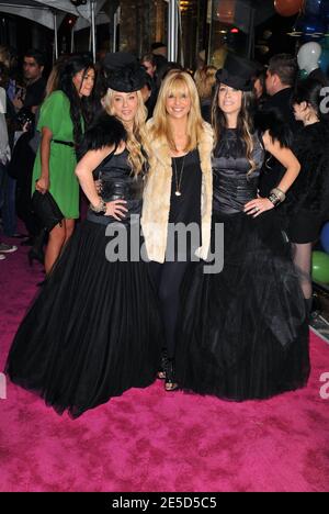 L-R Pamela Skaist-Levy, Schauspielerin Sarah Michelle Gellar und Gela Nash-Taylor bei der Eröffnungsfeier des Juicy Couture Flagship am 6. November 2008 im Flagship-Party von Juicy Couture NYC in New York City, USA. Foto von Gregorio Binuya/ABACAPRESS.COM Stockfoto