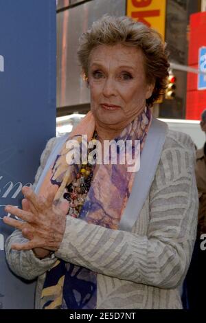 DATEI FOTO. Januar 2021. - Cloris Leachman, Oscar-prämierter Star von 'Young Frankenstein and Phyllis' stirbt mit 94 Jahren. Manhattan, Vereinigte Staaten Von Amerika. März 2009. NEW YORK - MÄRZ 31: Cloris Leachman enthüllt die neue PETA-Anzeige am Times Square am 31. März 2009 in New York City People; Cloris Leachman Kredit: Storms Media Group/Alamy Live News Kredit: Storms Media Group/Alamy Live News Stockfoto