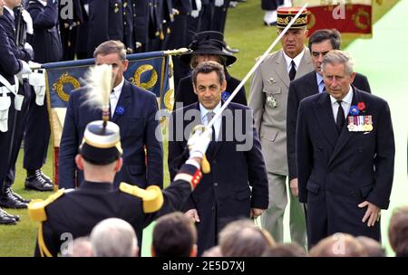 (Von L bis R) Peter Muller, Präsident des Bundesrats, Lady Quentyn Bryce, Ehefrau des australischen Generalgouverneurs Quentin Bryce, Frankreichs Präsident Nicolas Sarkozy, Frankreichs Premierminister Francois Fillon und Prinz Charles, Prinz von Wales kommen zum 90. Jahrestag des Waffenstillstands des Ersten Weltkriegs, Am 11. November 2008 im nationalen Necropoll von Douaumont, Frankreich. Foto von Christophe Guibbaud/ABACAPRESS.COM Stockfoto