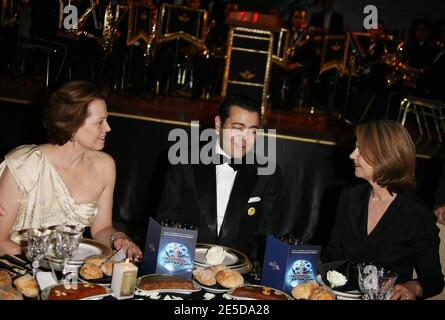 Die Schauspielerin Sigourney Weaver, Prinz Moulay Rachid von Marokko und Charlotte Rampling posieren während des Eröffnungsdinners zum 8. 'Marrakech Film Festival' in Marrakesch, Marokko am 14. November 2008. Foto von Denis Guignebourg/ABACAPRESS.COM Stockfoto