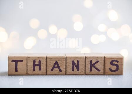 Wort Dank aus hölzernen Bausteinen gemacht Stockfoto