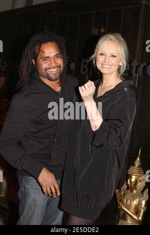 Christian und Adriana Karembeu starten am 18. November 2008 ihr Spa 'Jannhra Spa Paris' in Paris, Frankreich. Foto von Benoit Pinguet/ABACAPRESS.COM Stockfoto