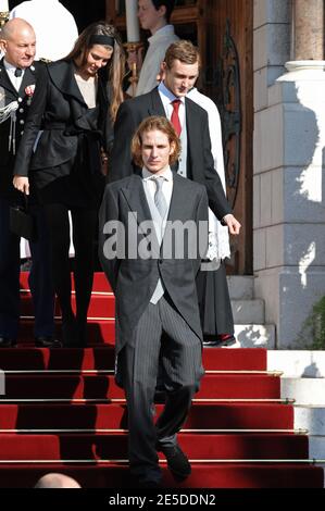 Pierre Casiraghi, Andrea Casiraghi, Charlotte Casiraghi verlassen die Kathedrale nach einer Messe im Rahmen der Feierlichkeiten zum Nationalfeiertag in Monaco am 19. November 2008. Foto von Nebinger-Orban/ABACAPRESS.COM Stockfoto