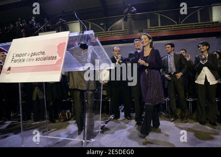 Die französische Sozialistin Segolene Royal hält am 19. November 2008 ein Treffen in Paris, Frankreich, ab. Die sozialdemokratischen Parteimitglieder werden am Donnerstag an die Stelle des scheidenden Parteichefs Francois Hollande treten. Foto von Thibault Camus/ABACAPRESS.COM Stockfoto