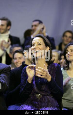 Die französische Sozialistin Segolene Royal hält am 19. November 2008 ein Treffen in Paris, Frankreich, ab. Die sozialdemokratischen Parteimitglieder werden am Donnerstag an die Stelle des scheidenden Parteichefs Francois Hollande treten. Foto von Thibault Camus/ABACAPRESS.COM Stockfoto