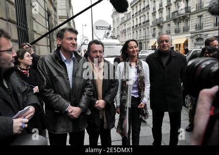 Der gescheiterte sozialistische Präsidentschaftskandidat Segolene Royal verlässt zusammen mit dem (L-R) sozialistischen Europaabgeordneten Vincent Peillon, Senator Noel Guerini und Dijons sozialistischem Bürgermeister Francois Rebsamen das Hauptquartier der Sozialistischen Partei nach einem Treffen mit der neu gewählten Ministerpräsidentin der Sozialistischen Partei Martine Aubry am 29. November 2008 in Paris, Frankreich. Foto von Mousse/ABACAPRESS.COM Stockfoto