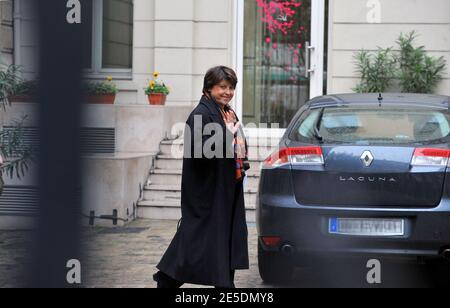 Die neu gewählte Sozialistische Partei-Premierministerin Martine Aubry verlässt das Parteihauptquartier nach einem Treffen mit dem gescheiterten Präsidentschaftskandidaten Segolene Royal am 29. November 2008 in Paris, Frankreich. Foto von Mousse/ABACAPRESS.COM Stockfoto