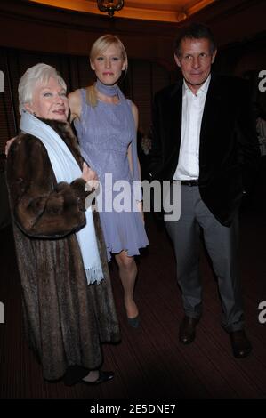 Line Renaud, Anna Sherbinina und Patrick Poivre d'Arvor nehmen an der Charity Party 'Tessine-moi un mouton' Teil, die am 1. Dezember 2008 im Pavillon Le Doyen in Paris, Frankreich, stattfand. Foto von Thierry Orban/ABACAPRESS.COM Stockfoto