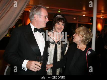 Bernard Le Coq, Anny Duperey und Jeanne Moreau, die am 1. Dezember 2008 beim Prix Grand Siecle Laurent Perrier im Pavillon d'Armenonville in Paris, Frankreich, teilnahmen. Foto von Denis Guignenbourg/ABACAPRESS.COM Stockfoto