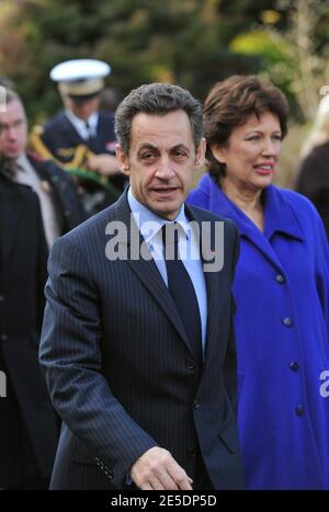 Präsident Nicolas Sarkozy und Roselyne Bachelot kommen am 2. Dezember 2008 im Erasme-Krankenhaus in Antony bei Paris an. Sarkozy kündigte einen Gesetzesvorschlag zur Reform der Zwangseinweisung in psychiatrische Krankenhäuser an. Foto von Mousse/ABACAPRESS.COM Stockfoto