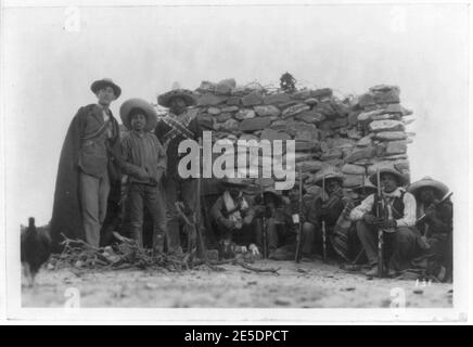 Mexiko - Versicherungen, 1911- Gruppe von 9 Personen, ruhend Stockfoto