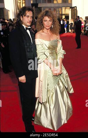 Vincent Perez und Jacqueline Bisset bei den 61. Academy Awards am Mittwoch, 29. März 1989, im Shrine Auditorium in Los Angeles Credit: Ralph Dominguez/MediaPunch Stockfoto