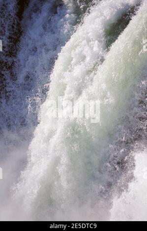 Godafoss am Fluss Skjálfandafljót. Gesamtfall von rund 40 Fuß. Stockfoto