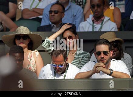 London, Großbritannien. Juli 2018. LONDON, ENGLAND - 06. JULI: Cara McConnell, Olivia Munn und Alexis Ohanian besuchen den fünften Tag der Wimbledon Tennis Championships im All England Lawn Tennis and Croquet Club am 6. Juli 2018 in London, England. Personen: Cara McConnell, Olivia Munn, Alexis Ohanian Kredit: Storms Media Group/Alamy Live News Stockfoto