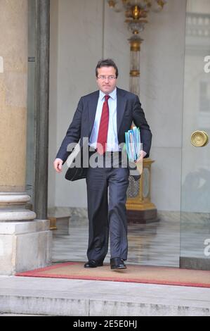 Der französische Hochkommissar für aktive Solidarität gegen Armut Martin Hirsch verlässt am 10. Dezember 2008 den ministerrat im Elysée-Palast in Paris. Foto von Mousse/ABACAPRESS.COM Stockfoto