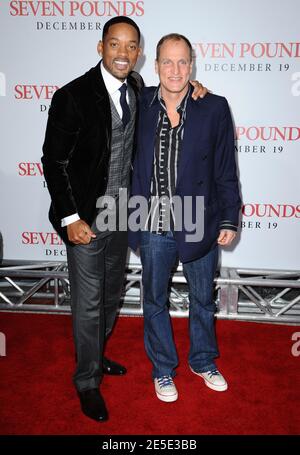 Will Smith und Woody Harrelson bei der Premiere von Columbia Pictures 'Seven Pounds' am 16. Dezember 2008 im Mann Village Theater in Westwood, Los Angeles, CA, USA. Foto von Lionel Hahn/ABACAPRESS.COM Stockfoto