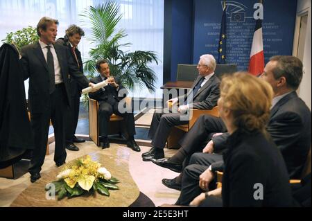 Bernard Kouchner, Jean-Louis Borloo, der französische Präsident Nicolas Sarkozy, der Präsident des Europäischen Parlaments Hans-Gert Poettering, Bruno Le Maire und Nathalie Kosciusko-Morizet am 16. Dezember 2008 im Europäischen Parlament in Straßburg, Frankreich. Foto von Elodie Gregoire/ABACAPRESS.COM Stockfoto