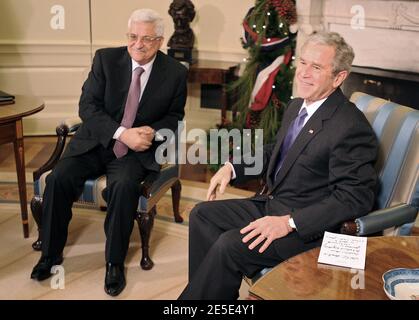 Präsident George W. Bush trifft sich am 19. Dezember 2008 im Weißen Haus in Washington, DC, USA, mit dem Präsidenten der Palästinensischen Autonomiebehörde, Mahmoud Abbas. Foto von Olivier Douliery/ABACAPRESS.COM Stockfoto