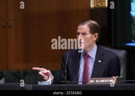 Washington, Usa. Januar 2021. Senator Richard Blumenthal, ein Demokrat aus Connecticut, spricht während einer Bestätigungsverhandlung des Veterans Affairs Committee des Senats für Denis McDonough, US-Sekretär für Veterans Affairs (VA) Nominee für US-Präsident Joe Biden, in Washington, DC am Mittwoch, 27. Januar 2021. Als Barack Obamas Stabschef überwachte McDonough die Überholung der VA als Reaktion auf den Warteskandal von 2014 und diente zuvor als stellvertretender nationaler Sicherheitsberater. Foto von Sarah Silbiger/UPI Kredit: UPI/Alamy Live Nachrichten Stockfoto