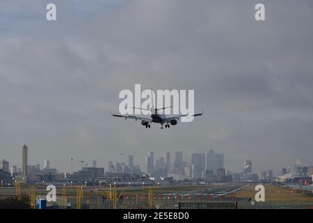 London City Airport mit Remote (virtueller) Air Traffic Control (ATC) Turm, um Flugzeuge am Flughafen zu führen Stockfoto