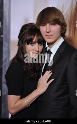 Zoe Kazan und Paul Dano besuchen die Premiere von "Revolutionary Road" im Mann Village Theatre in Westwood. Los Angeles, 15. Dezember 2008. (Im Bild: Zoe Kazan, Paul Dano). Foto von Lionel Hahn/ABACAPRESS.COM Stockfoto