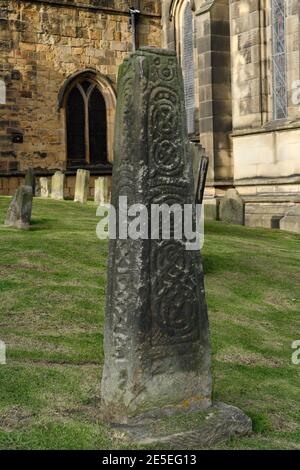 Angelsächsisches Hochkreuz im Kirchhof von Bakewell, Derbyshire England, geplantes altes Denkmal, Klasse I gelistet Stockfoto