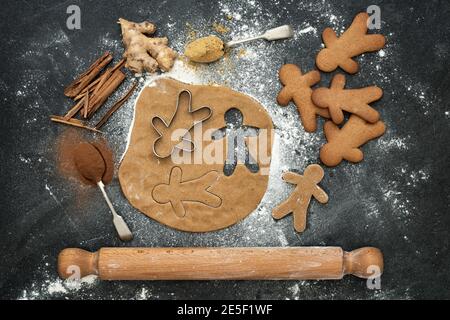 Lebkuchen Männer und Keksteig Stockfoto