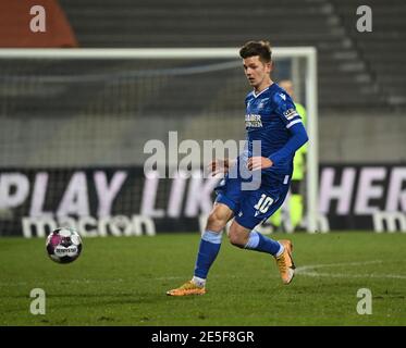 Karlsruhe, Deutschland. Januar 2021. Fußball: 2. Bundesliga, Karlsruher SC - Hannover 96, Matchday 18 im Wildparkstadion. Karlsruher Marvin Wanitzek. Kredit: Uli Deck/dpa - WICHTIGER HINWEIS: Gemäß den Bestimmungen der DFL Deutsche Fußball Liga und/oder des DFB Deutscher Fußball-Bund ist es untersagt, im Stadion und/oder des Spiels aufgenommene Fotos in Form von Sequenzbildern und/oder videoähnlichen Fotoserien zu verwenden oder zu verwenden./dpa/Alamy Live News Stockfoto