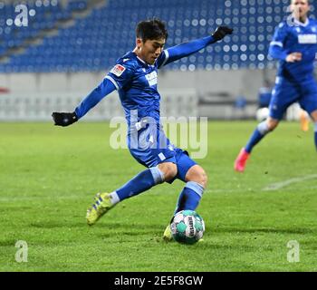 Karlsruhe, Deutschland. Januar 2021. Fußball: 2. Bundesliga, Karlsruher SC - Hannover 96, Matchday 18 im Wildparkstadion. Karlsruher Kyoung-rok Choi. Kredit: Uli Deck/dpa - WICHTIGER HINWEIS: Gemäß den Bestimmungen der DFL Deutsche Fußball Liga und/oder des DFB Deutscher Fußball-Bund ist es untersagt, im Stadion und/oder des Spiels aufgenommene Fotos in Form von Sequenzbildern und/oder videoähnlichen Fotoserien zu verwenden oder zu verwenden./dpa/Alamy Live News Stockfoto