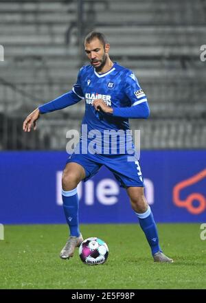 Karlsruhe, Deutschland. Januar 2021. Fußball: 2. Bundesliga, Karlsruher SC - Hannover 96, Matchday 18 im Wildparkstadion. Karlsruhe's Daniel Gordon. Kredit: Uli Deck/dpa - WICHTIGER HINWEIS: Gemäß den Bestimmungen der DFL Deutsche Fußball Liga und/oder des DFB Deutscher Fußball-Bund ist es untersagt, im Stadion und/oder des Spiels aufgenommene Fotos in Form von Sequenzbildern und/oder videoähnlichen Fotoserien zu verwenden oder zu verwenden./dpa/Alamy Live News Stockfoto