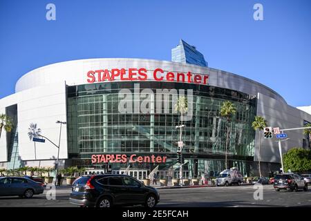 Allgemeine Gesamtansicht des Staples Centers während einer Gedenkstätte für Kobe Bryant und Tochter Gianna in der Nähe des Staples Centers, Dienstag, 26. Januar 2021, in Los Angel Stockfoto