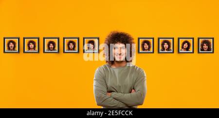 PORTRÄT EINES JUNGEN MANNES MIT LOCKIGEN HAAREN UND 9 VERSCHIEDENEN STIMMUNGEN VON SICH SELBST IM HINTERGRUND Stockfoto