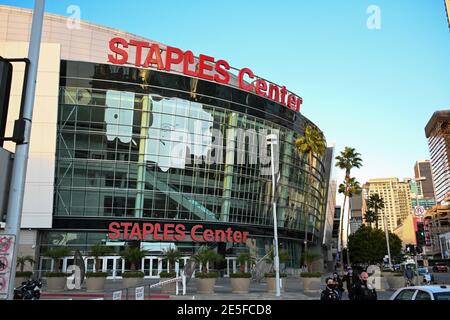 Allgemeine Gesamtansicht des Staples Centers während einer Gedenkstätte für Kobe Bryant und Tochter Gianna in der Nähe des Staples Centers, Dienstag, 26. Januar 2021, in Los Angel Stockfoto