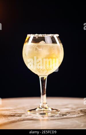 Nahaufnahme auf einem Glas margarita Cocktail mit Salz Stockfoto