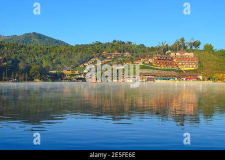 Schönes Dorf in der Natur Baan Rak Thai, Mae Hong Son Provinz, Thailand. Es gibt die berühmtesten Reiseziele von Mae Hong Son. Stockfoto