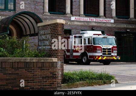 Asheville, North Carolina/USA-6. September 2018: Ein Feuerwehrauto parkte vor der Asheville Feuerwehr. Stockfoto
