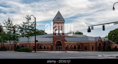 Statesville, North Carolina/USA-5. September 2018: Landschaftsbild des Außengebäudes des Statesville Civic Center in der Innenstadt von Statesvi Stockfoto