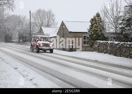 Teesdale, County Durham, Großbritannien. Januar 2021. Wetter in Großbritannien. Mit einer gelben Wetterwarnung in Kraft, die das Met Office in Kraft setzt, trifft schwerer Schnee Teesdale, County Durham, heute Morgen. Kredit: David Forster/Alamy Live Nachrichten Stockfoto